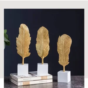 Trio de plumas dorada