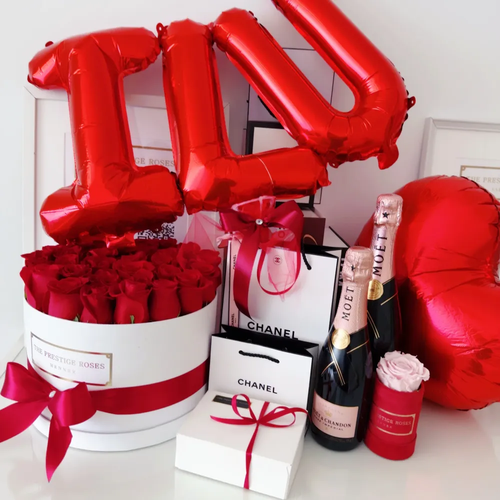 Set de Caja de Rosas Frescas, Peluche osito, fresas bañadas en chocolate y Globo personalizado Floristeria Lujo de Caja de...